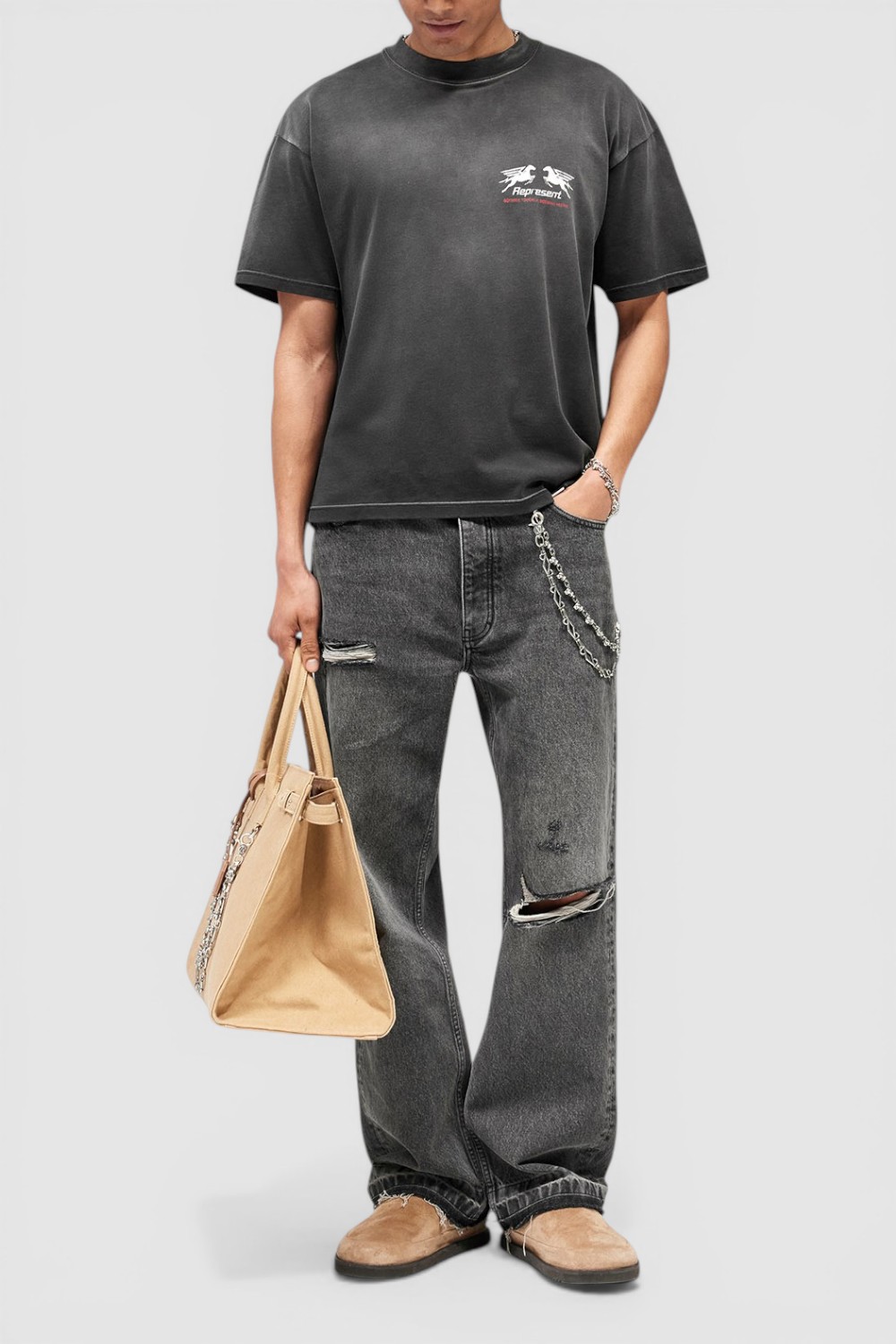 תמונת כל הלוק של חולצת טי